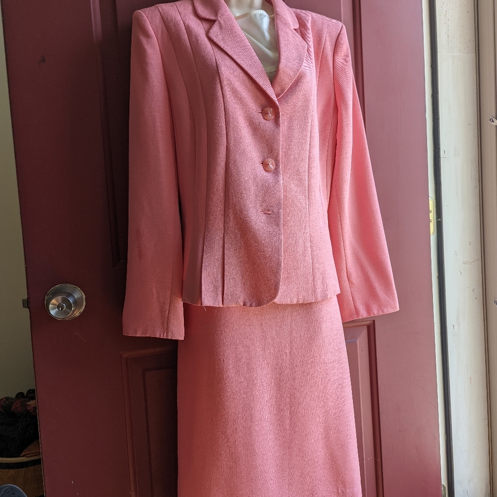 Ladies Skirt Suit